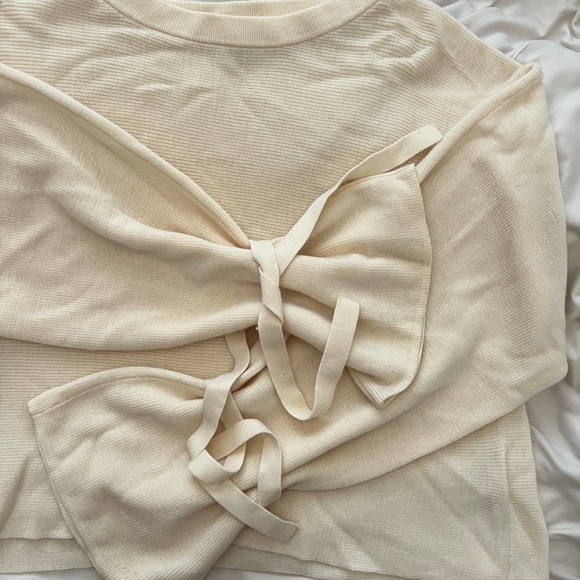 ARITZIA Wilfred - Elegant Cream Knit with Ribbons - Picture 2 of 7
